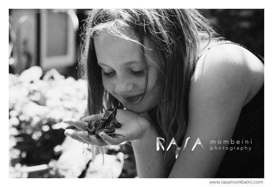 Rasa Mombeini Photography children family Swansea girl and a frog